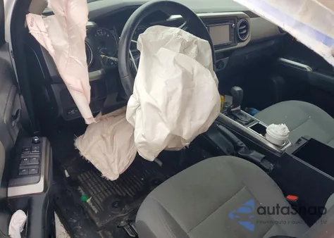 2017 Toyota Tacoma Sr5 V6 z USA, uszkodzony, nr VIN 3TMAZ5CN7HM044052